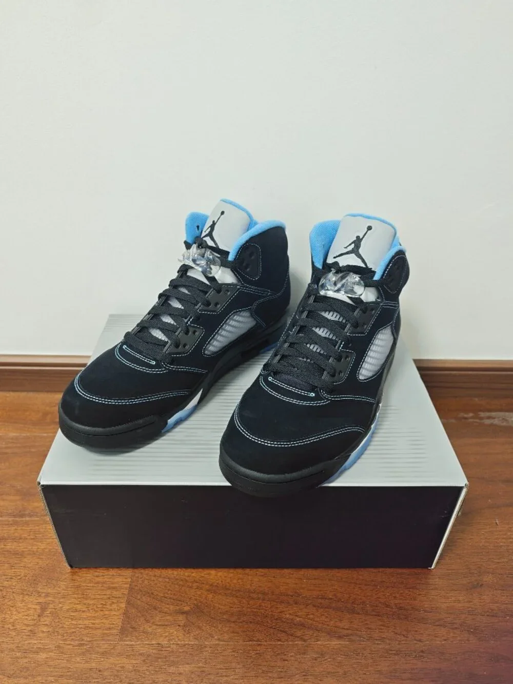 Air Jordan 5 Retro Men’s Sneakers - Black/Light Blue